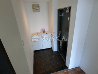 【玄関】 | グリーンハイツ妙法寺B棟 | シューズボックス付き玄関(改装中の写真になります)