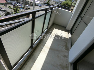 【バルコニー】 | シャトレンうぐいす | (写真は別のお部屋です)