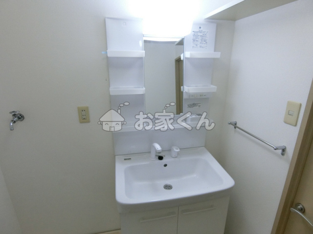【洗面所】 | シャトレンうぐいす | シャンプードレッサー(写真は別のお部屋です)