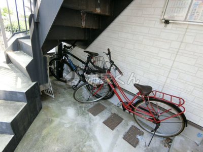 【駐車場】 | ラグーナ | 駐輪スペース