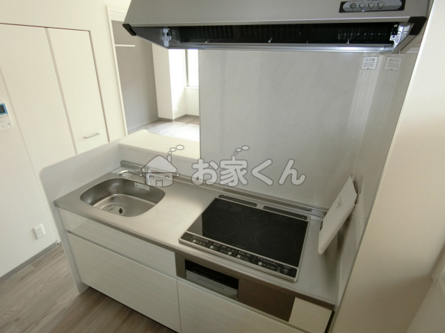 【キッチン】 | precioso神戸 | カウンターシステムキッチン（IH3口グリル付き）(別のお部屋の写真になります)