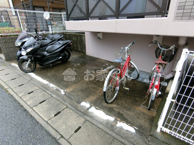 【駐車場】 | メゾン・ド・ヴィレ須磨 | 駐輪場