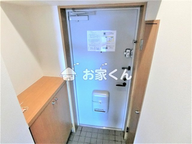 【玄関】 | KHKコート板宿 | シューズボックス付き玄関