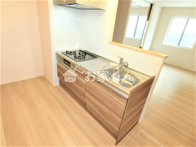 【キッチン】 | ブル・マリーノ衣掛 | 三口ガスコンロ付き対面式システムキッチン