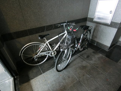 【駐車場】 | モダンアパートメント神戸新長田 | 駐輪場