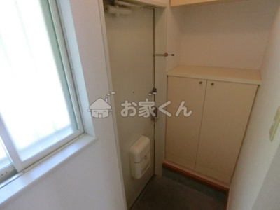 【玄関】 | ヴィラ若木 | シューズボックス付き(別の部屋の写真になります)