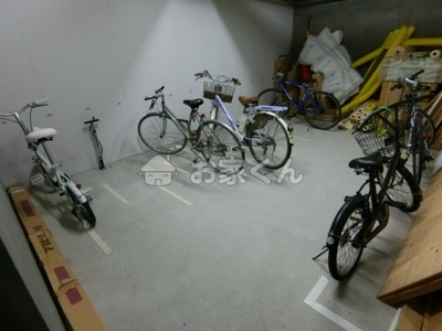 【駐車場】 | ビエンベスティード | 駐輪場