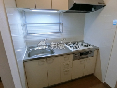 【キッチン】 | ジュネスわだつみ | 三口ガスコンロ付きシステムキッチン