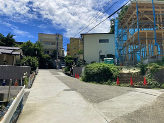 【前面道路含む現地写真】 | 交通量少なくゆったりとした時間が流れています。