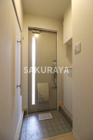 メゾン・ド・ソレイユ千歳の玄関|2022年撮影。現況と異なる場合がございます。