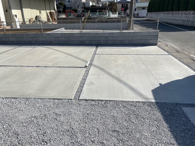 上里町七本木第4（全7棟）3号棟の駐車場|広々なカースペースがあります