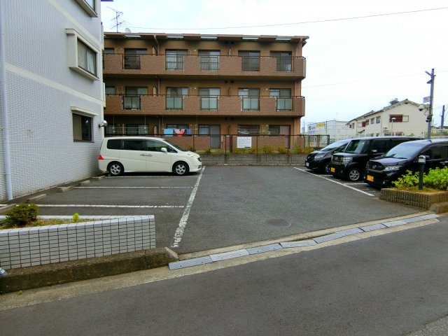 ピアコート壱番館の駐車場