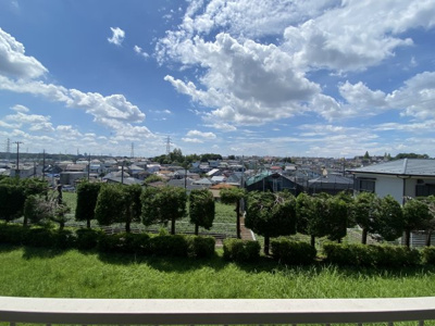 【展望】 | 山口団地4号棟 | 南側に建物がないため陽当り良好です。夏には西武園の花火も見えます♪