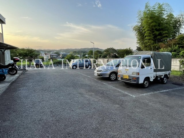 レオパレス幸の駐車場