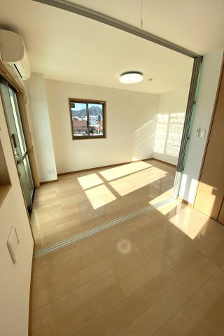OTO寺家駅前の洋室