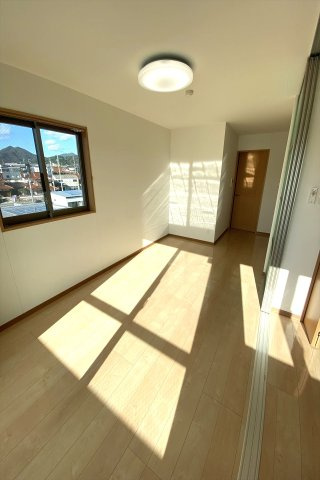 OTO寺家駅前の居間・リビング