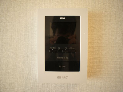 【セキュリティ】 | Villa Crescent（ヴィラ　クレセント） | 訪問者の確認ができるTVドアホン付きです♪