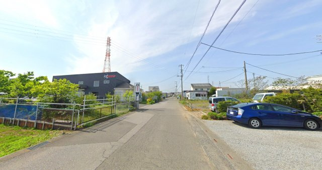 敷地面積１４１坪　売地　越谷市平方の前面道路含む現地写真|周辺は見晴らしが良く開放的なロケーションです！
全面道路南側より　幅員7.3ｍ(公道)