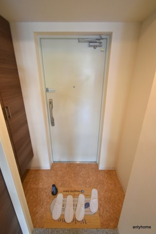 Luxe新大阪1　仲介手数料無料の玄関