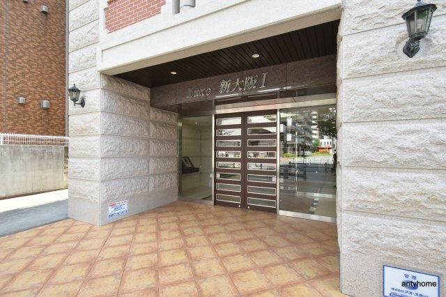 Luxe新大阪1　仲介手数料無料のエントランス
