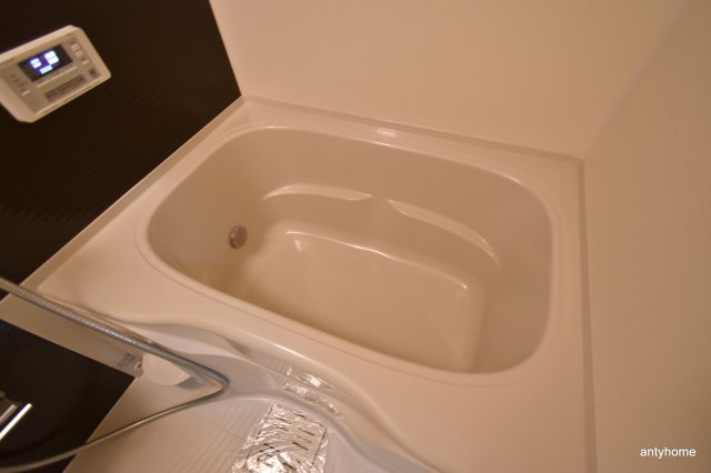 Luxe新大阪1　仲介手数料無料の浴室