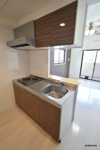 Luxe新大阪1　仲介手数料無料のキッチン