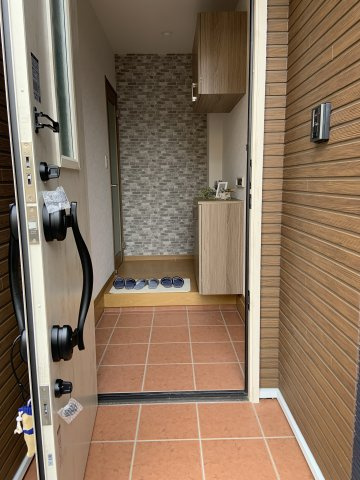 【No.5892】青葉町3丁目/2LDKS/未入居/家具＆太陽光発電付の玄関