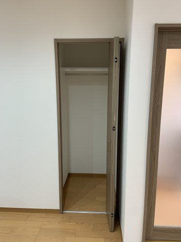 【No.5892】青葉町3丁目/2LDKS/未入居/家具＆太陽光発電付の収納|1Fリビング収納