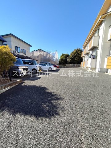 【駐車場】 | メゾンドスリーゼ | 別部屋写真です。