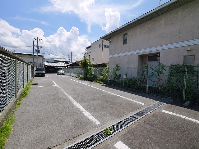 ミオカーナ三条町駐車場の駐車場|駐車場があるので、車を買う予定の方も安心です