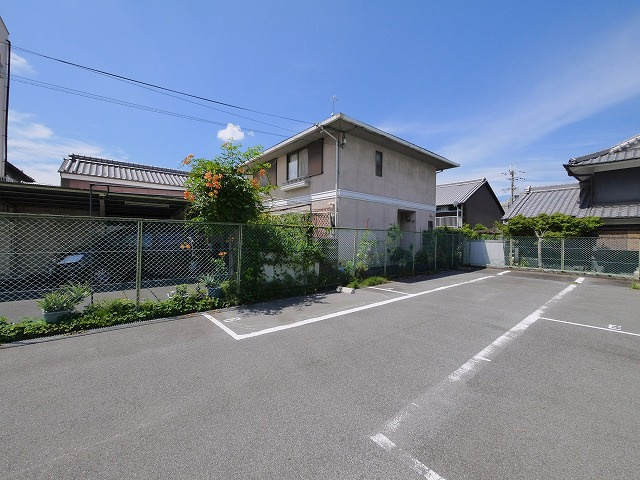 ミオカーナ三条町駐車場の駐車場|駐車場があるので、車を買う予定の方も安心です