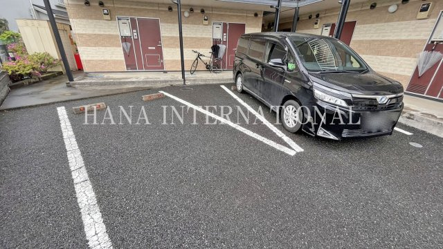 レオパレスリュビの駐車場