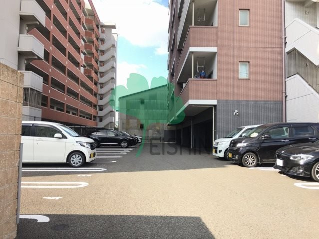 エスポワール豊の駐車場