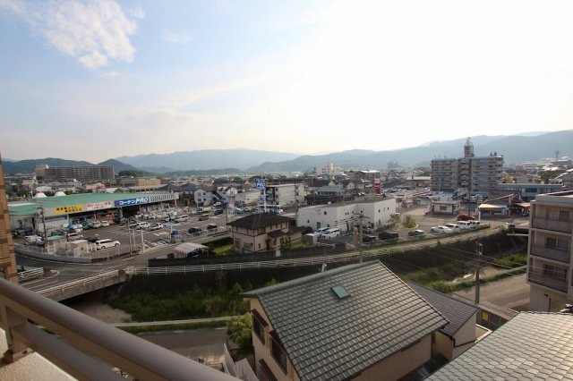 アソシア博多南ロハス・ザ・スタイルの展望|脊振山系も見えます。外にテーブル出して、ランチするのも良さそうです。