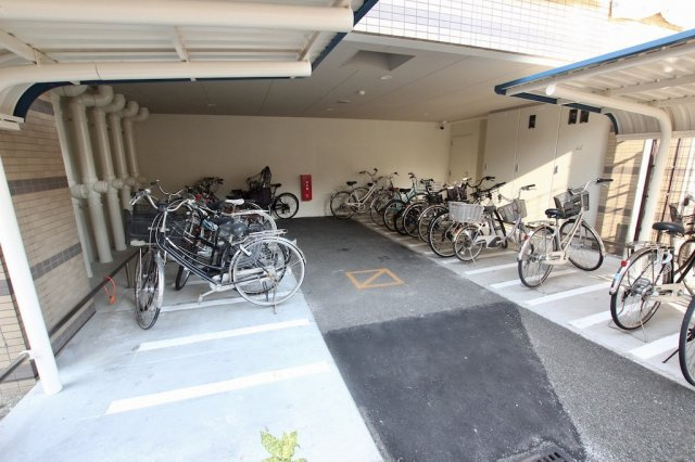 アソシア博多南ロハス・ザ・スタイルの駐車場