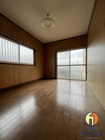 大篭アパートの洋室|落ち着いた色調の洋室です