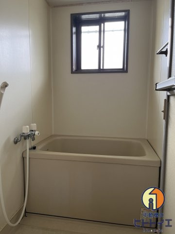 大篭アパートの浴室|コンパクトで使いやすいお風呂です