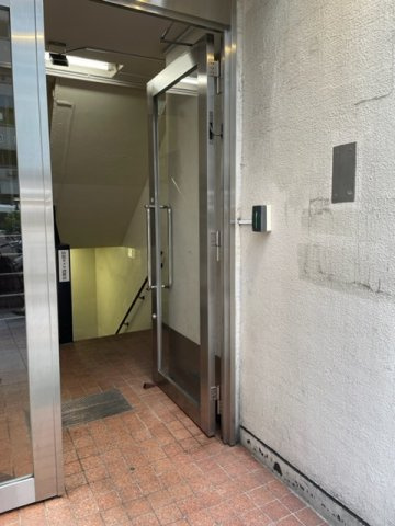 稲垣ビルディングのエントランス