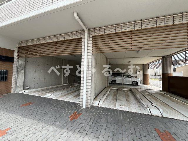 ポコアポコ住吉メゾンの駐車場