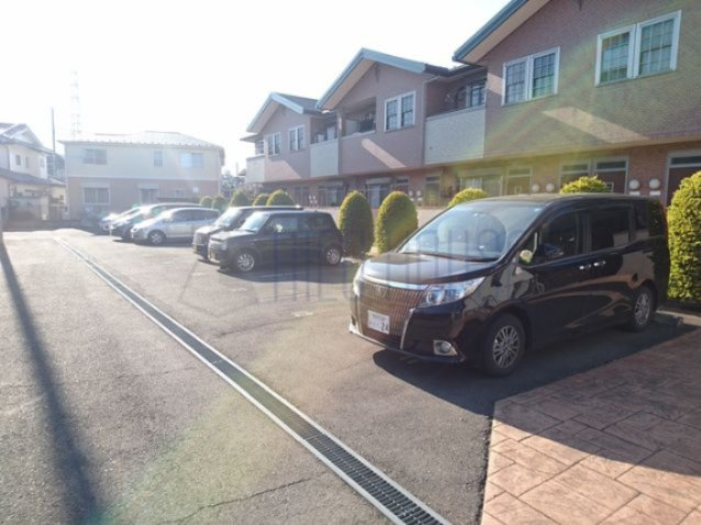 コンフォートフォレストⅡの駐車場