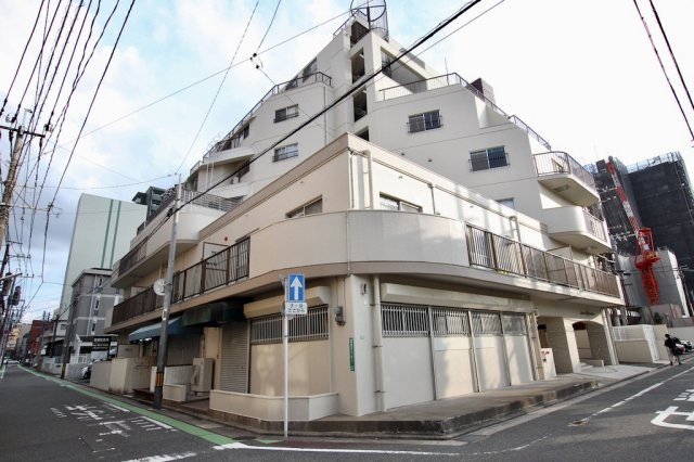 ジャルダン大濠の外観|築４１年【六本松駅】徒歩４分
【草香江小学校】【城西中学校】