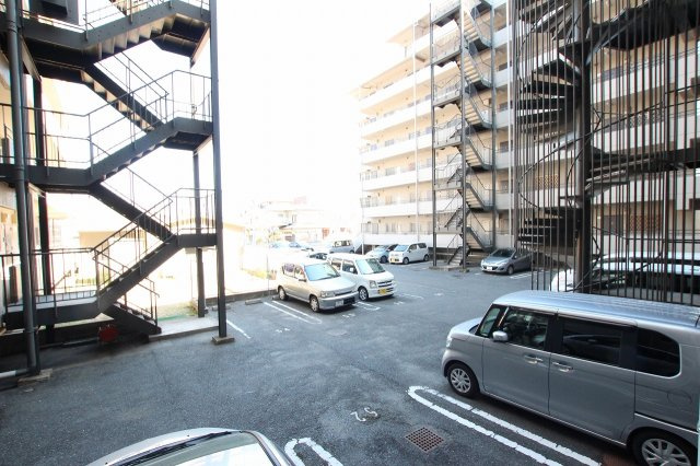 エバーライフ新室見の駐車場