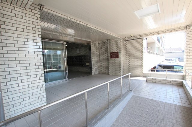 エバーライフ新室見のエントランス