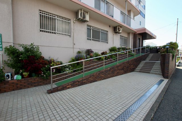 サーパス松島のエントランス