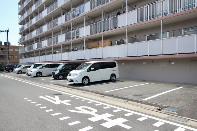 サーパス松島の駐車場