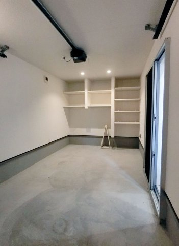 広島市安佐北区可部５丁目　中古一戸建ての駐車場|インナーガレージ完備