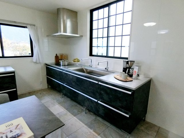 広島市安佐北区可部５丁目　中古一戸建てのキッチン|料理好きには嬉しいゆったりとしたキッチン