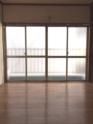 西田マンションの洋室