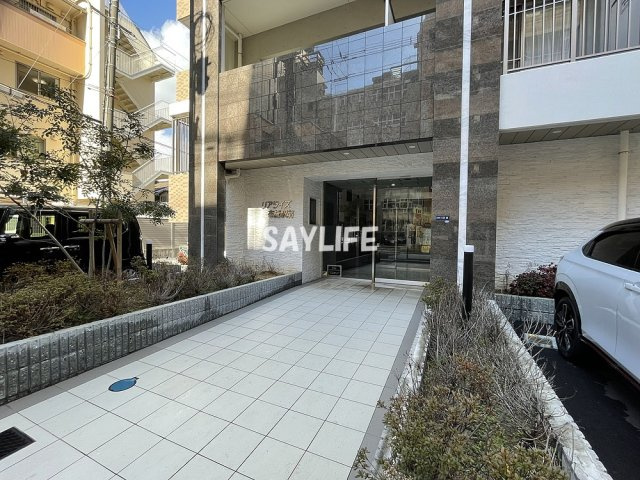 リアライズ布施駅前のエントランス