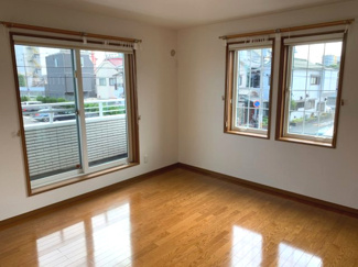 【洋室】 | 加古郡播磨町宮西1丁目　中古戸建 | 2面遮光の明るい洋室約8帖♪